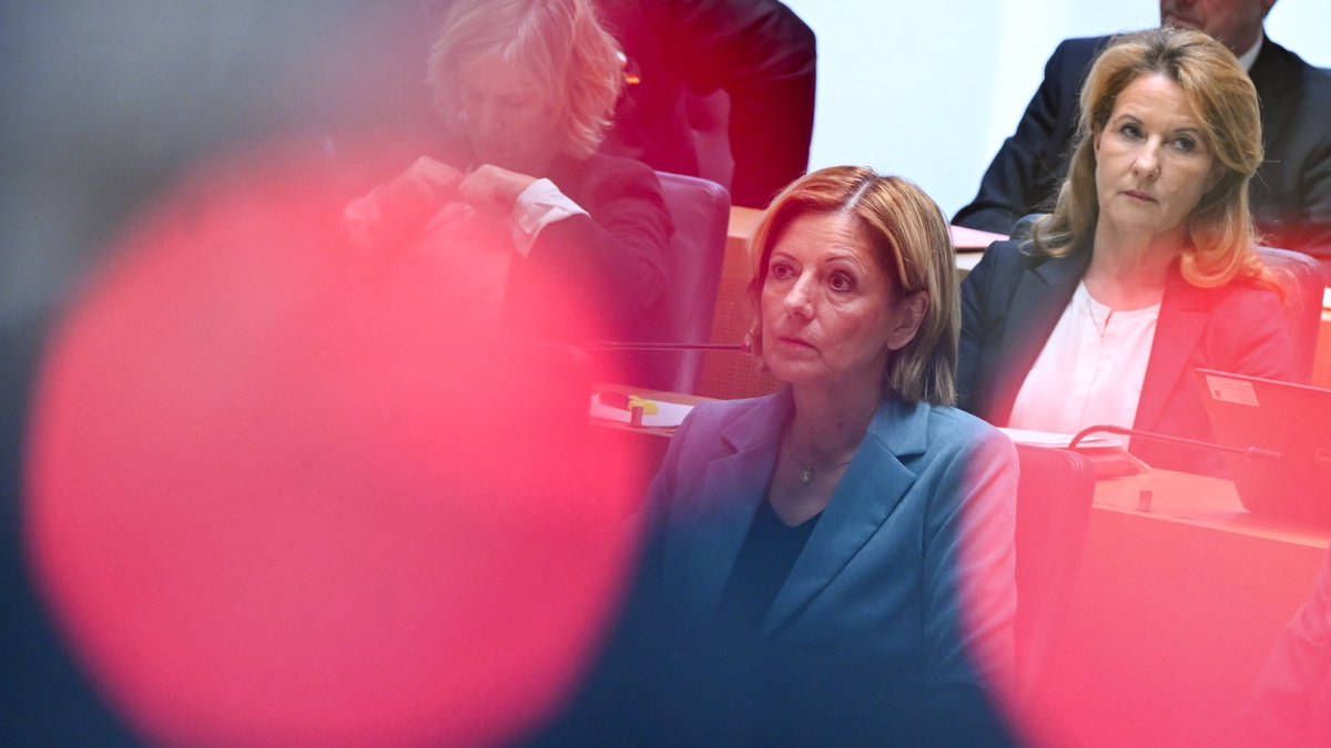 Malu #Dreyer: Ich stehe ohne Wenn und Aber für unabhängigen Journalismus, würde zu keiner Zeit dulden, dass durch Staatskanzlei Druck auf Medien ausgeübt wird. Bürger/innen &amp; Journalist/innen, die meine Arbeit seit vielen Jahren verfolgen, können sich sicher sein, .. (1/3) #ltrlp