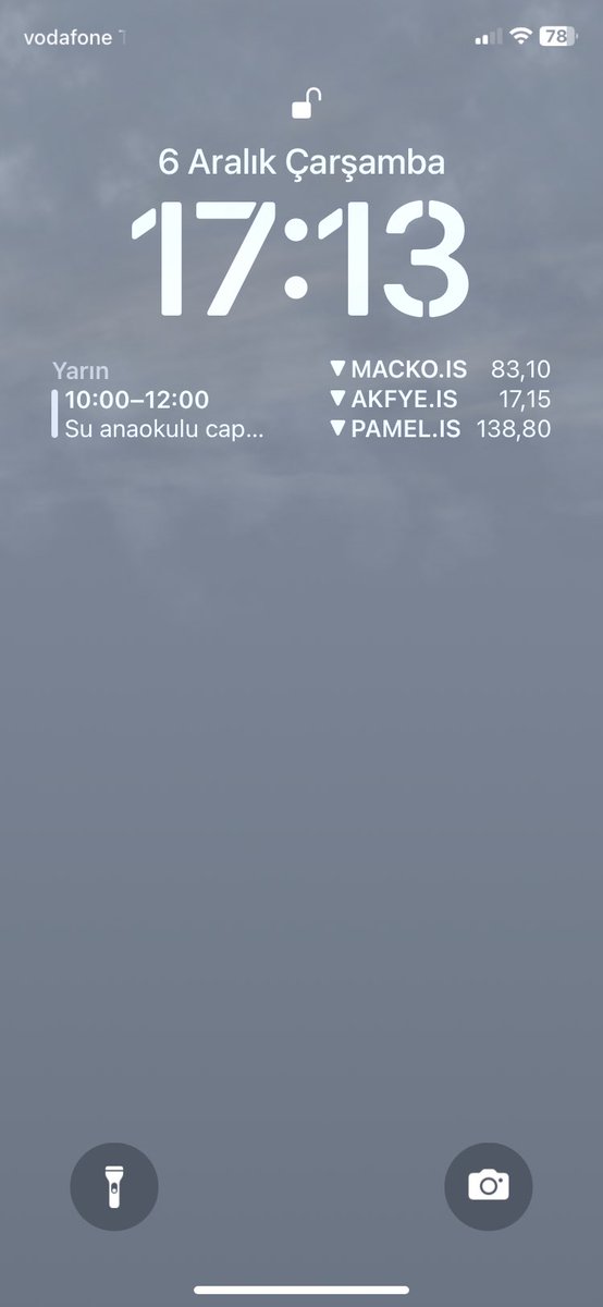 gkrthecoder's tweet image. let me see:
• your lock screen
• your home screen
• last song you listened to 
• last pic in your gallery