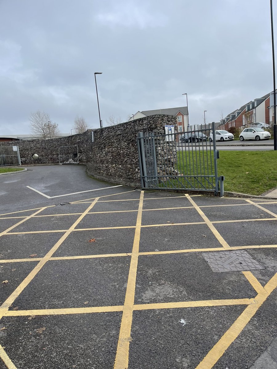 .. @RMGltd how about security gates that stay open if it rains or the air is damp ?  #fixLakeshore