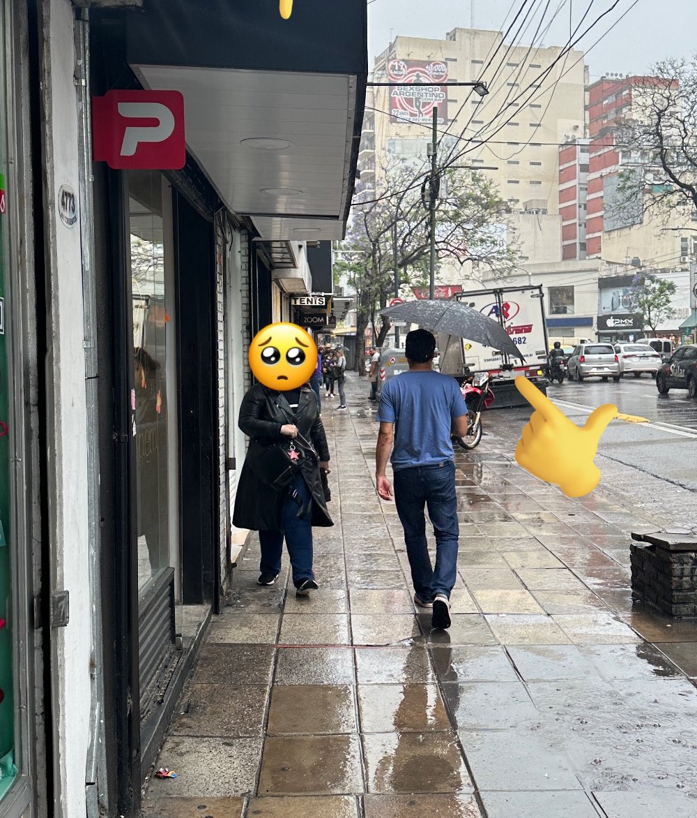 En días como hoy recordá: si tenes paraguas ☔️ deja el techito para el que NO tiene.