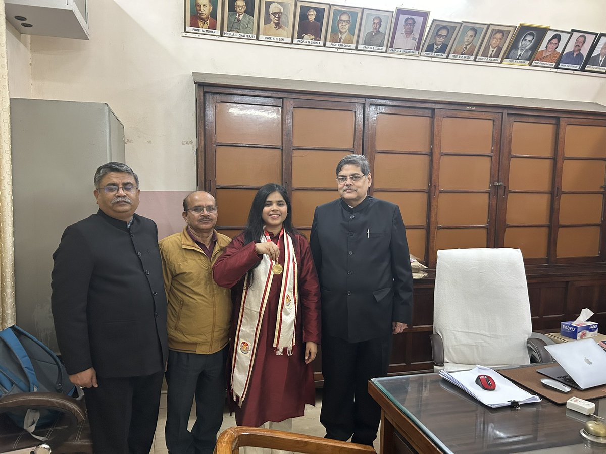 ChemistryDepar1's tweet photo. #LUConvocation
Congratulations to Priyanshi Choudhary of MSc Chemistry batch of 2023 for being awarded the Shitla-Vidya Gold medal for max marks in Bioinorganic paper of sem 4 @profalokkumar @mishraanil2703 @dswlkouniv @DurgeshAIHLU @anandibenpatel @lkouniv https://t.co/f2x4iMkcUq