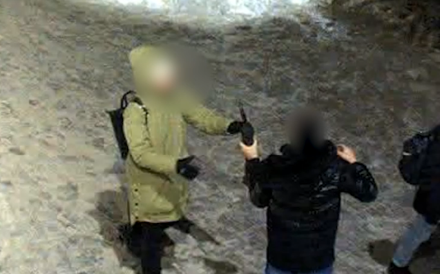 RigasPP's tweet photo. Lūdzam atsaukties dāmu, kura vandalim atņēma nolauzto taktilā Brīvības pieminekļa daļu un nolika to vietā.
Kopā ar Drošības, kārtības un korupcijas novēršanas jautājumu komitejas priekšsēdētāju @Zmeycharauski vēlamies pateikties.
Lūdzam rakstīt uz rpp@riga.lv vai mūsu soctīklos. https://t.co/4pDsxOqPrF