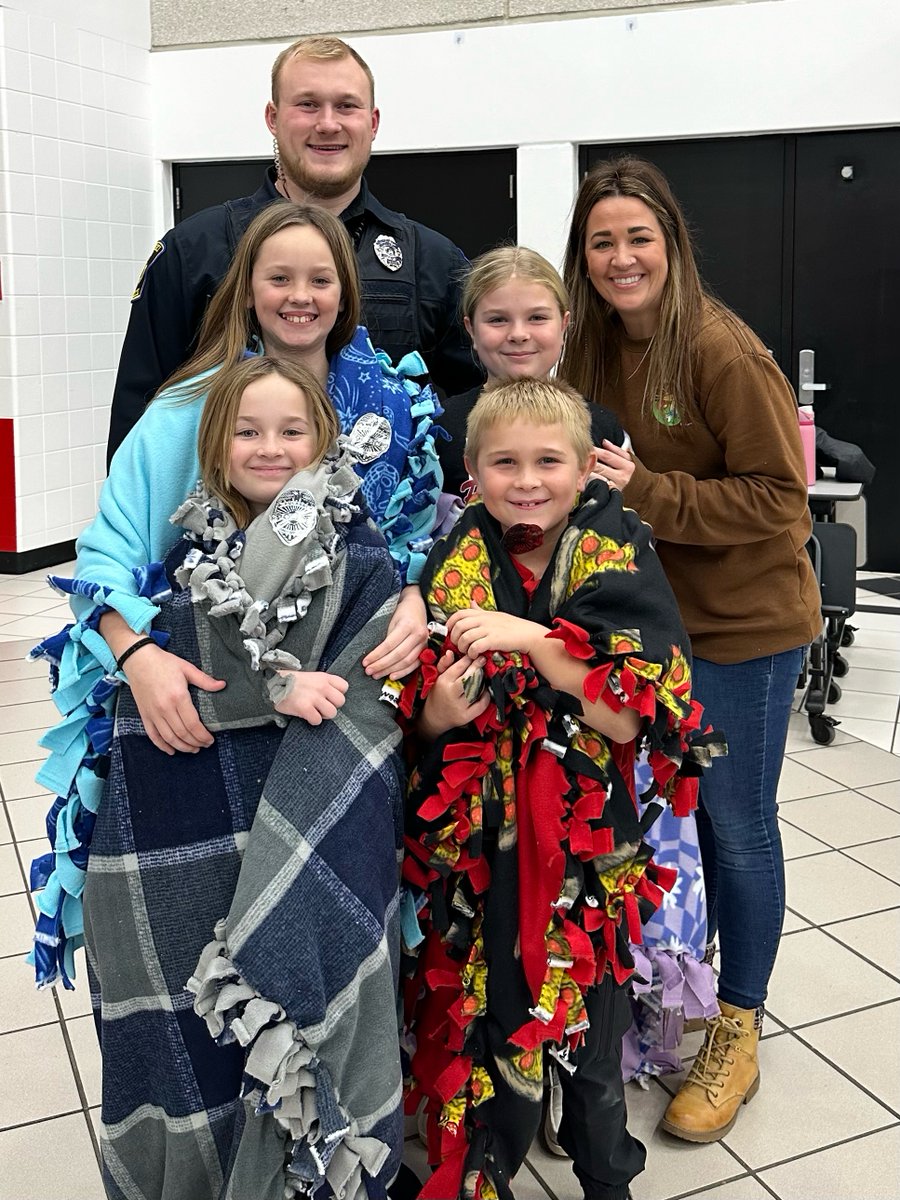 pulaskipace's tweet photo. Last night we filled the Pulaski High School commons to make blankets with the @PulaskiPolice, surrounding police departments and our local EMT's.
Thank you to all of the families who joined us for this fun event! #RaiderStrong #PACEEvents https://t.co/mCUfUZCAJ5