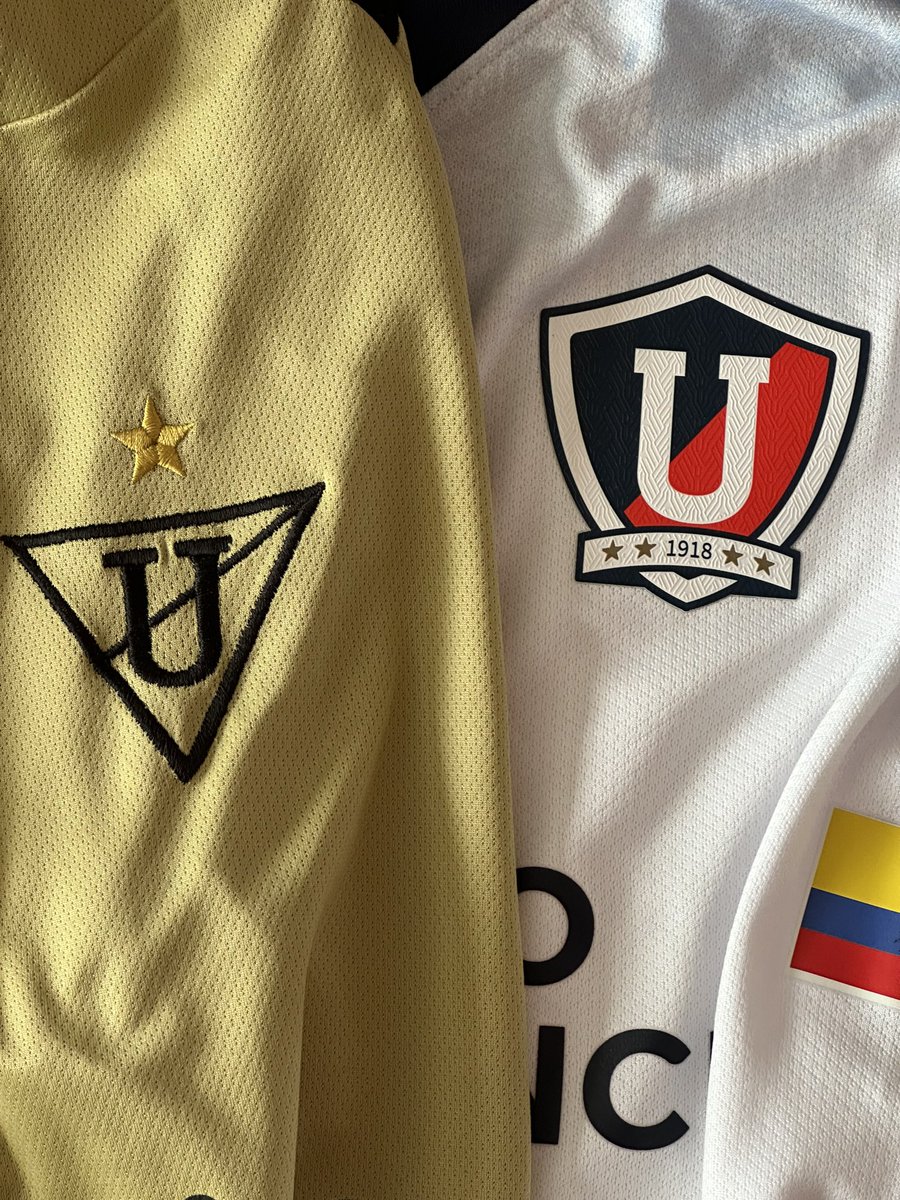 TheMisterSB21's tweet image. 🚨| SORTEO - #SoyTheMister 5.0|🚨

LLEVATE UNA de las DOS camisas de jugadores de #LDU legendarias

Reglas. 

1️⃣ RT a este Tweet

2️⃣ Seguir mi cuenta 

3️⃣ Mencionar cual de las dos camisas deseas. 

Y LISTO 

Sorteo: Domingo 10/12/23 - Final ida
