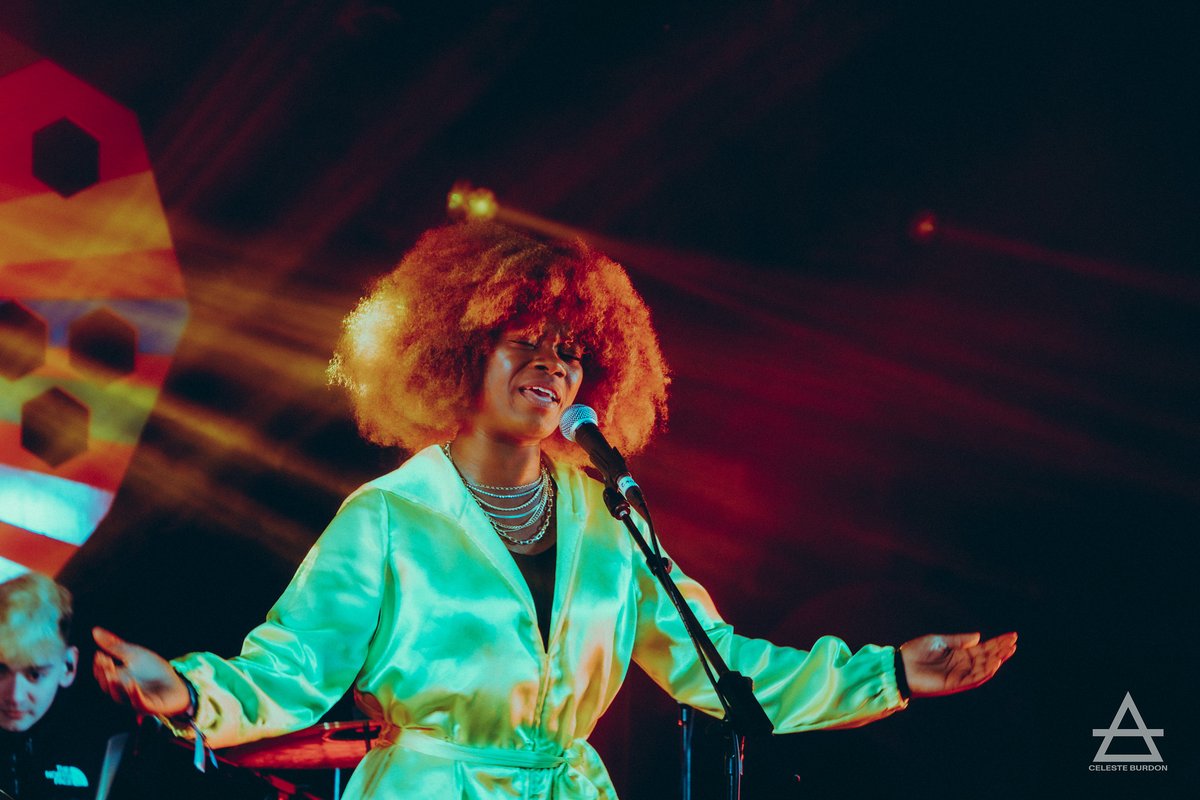'It maintains its position as a festival full of surprises, facilitating close access to unique performances by and for music lovers.' Ciara Byrne reports back from an incredible @OtherVoicesLive 2023. Photos by Celeste Burdon thethinair.net/2023/12/other-…