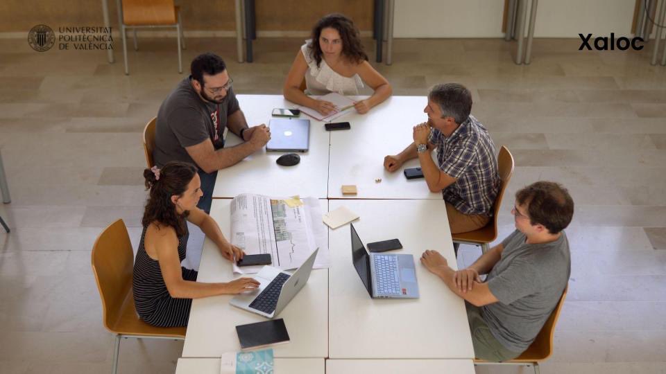 azaleaupv's tweet photo. Cuatro estudiantes del equipo Azalea han continuado desarrollando parte de nuestro proyecto.

Xaloc es un sistema de climatización pasiva, que mediante la utilización de materiales tradicionales aclimata la vivienda reduciendo las demandas de frío y calor. @UPV https://t.co/PdyeD4HKLv