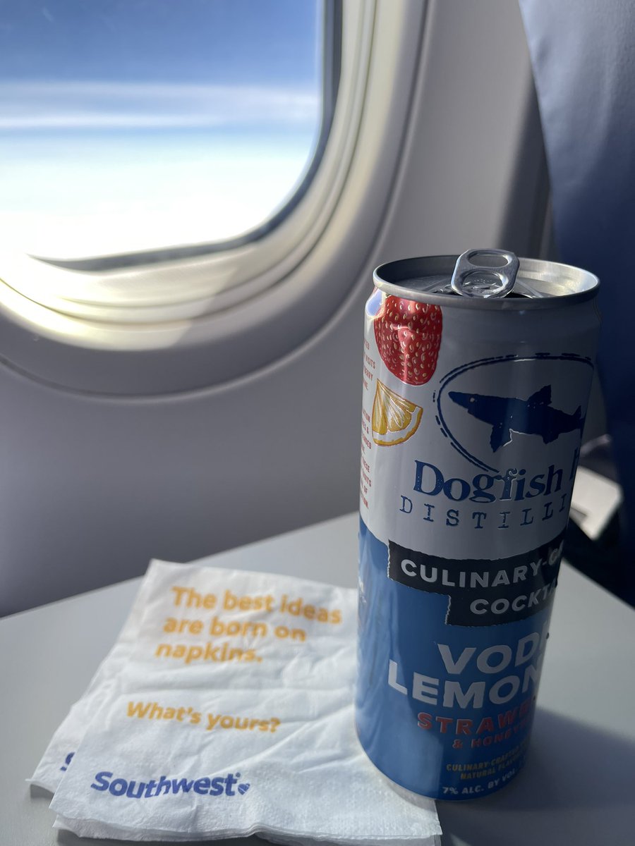Perfect combination for our trip to Jamaica <a href="/SouthwestAir/">Southwest Airlines</a> <a href="/dogfishbeer/">Dogfish Head Brewery</a>  🥂