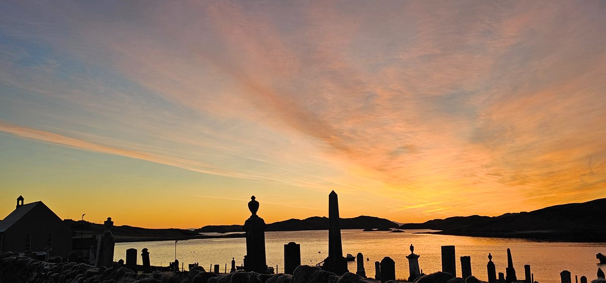 nicillemhoire's tweet photo. Another lovely start to the day and the light in the sky as the sun rose was beautiful.
#Crossbost #NorthLochs #IsleofLewis #WesternIsles #OuterHebrides #Daylight #LochsFreeChurch #WinterSunlight https://t.co/t8sA6Qqbyh