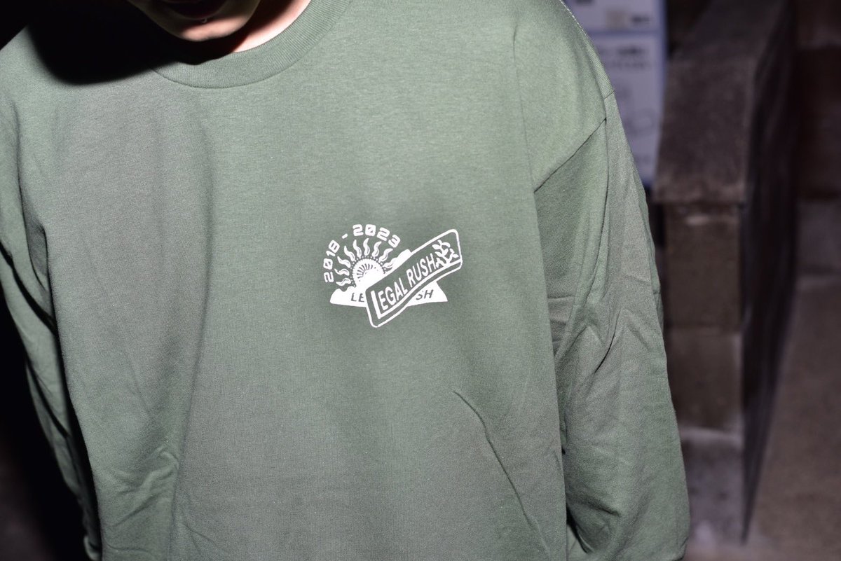 legaraLR's tweet photo. 🚨解禁🚨

Kamikaze Long Sleeve
【数量限定】
2023.12.23 limited
price:¥3000
size:L,XL
color:Military Green

12/23 ラストライブ会場限定でロンT販売します！
ゲトってくれ🧚

着用モデル@EngKnt 

ロンT制作@compare_no 
いつもありがとう🫶 https://t.co/vk8AQI7yoG