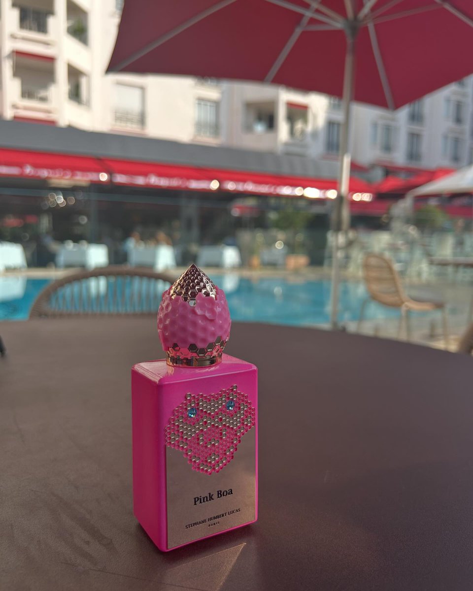rosinaperfumery's tweet photo. 📷📷Pink Boa is a tangy pink swirl where a fragrant snake will embrace you with its powdery trail, bringing with it the aromas of summer.
#pinkboa #stephanehumbertlucas #rosinaperfumery #nicheperfumes https://t.co/qLRcKhkIYt