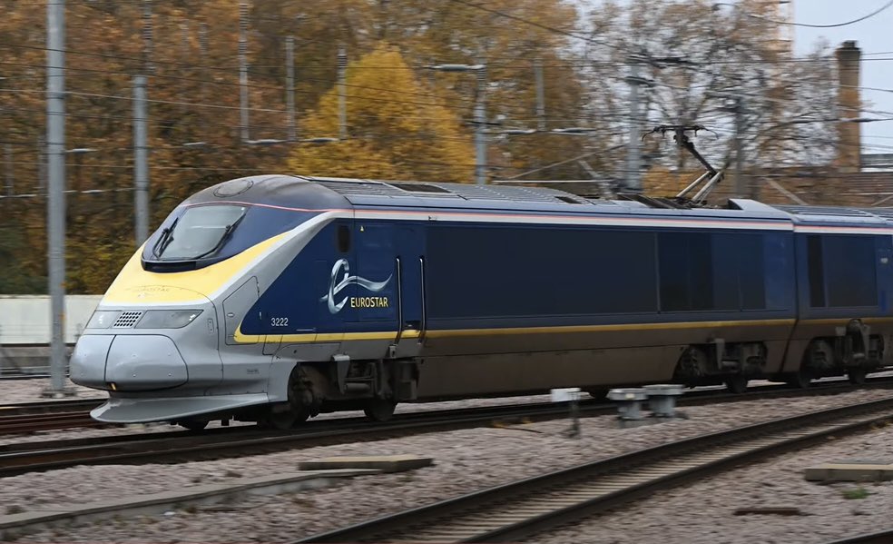 RailandSkyYT's tweet photo. An autumnal shot of a Class 373 arriving at St Pancras in London
@Eurostar @EurostarUK #Class373 #Eurostar https://t.co/zQjg1Cz33C