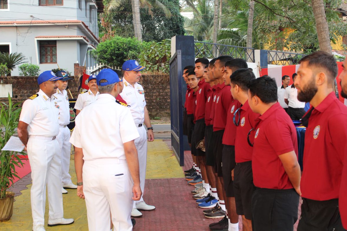 RAdm Rahul Vilas Gokhale, ACOP (HRD) flagged of the Ocean Sailing Expedition, on #06Dec 23 to commemorate 75 glorious yrs of #NationalDefenceAcademy.

#IndianNavy's three INSVs - Mhadei, Bulbul & Neelkanth with NDA cadets & NDA Alumni Naval Officers will sail from Goa to Kochi.