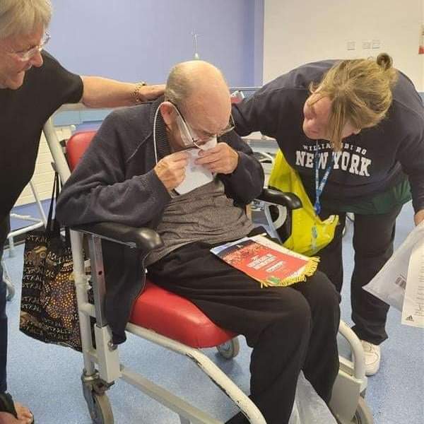 We have recently brought joy to 67 year old John Allen. Who is a huge @Arsenal @AFC_Foundation fan. Our amazing nurse helped get a special surprise for John to bring him some happiness in this difficult time. Read more about John's story here: bit.ly/3Srh3wN