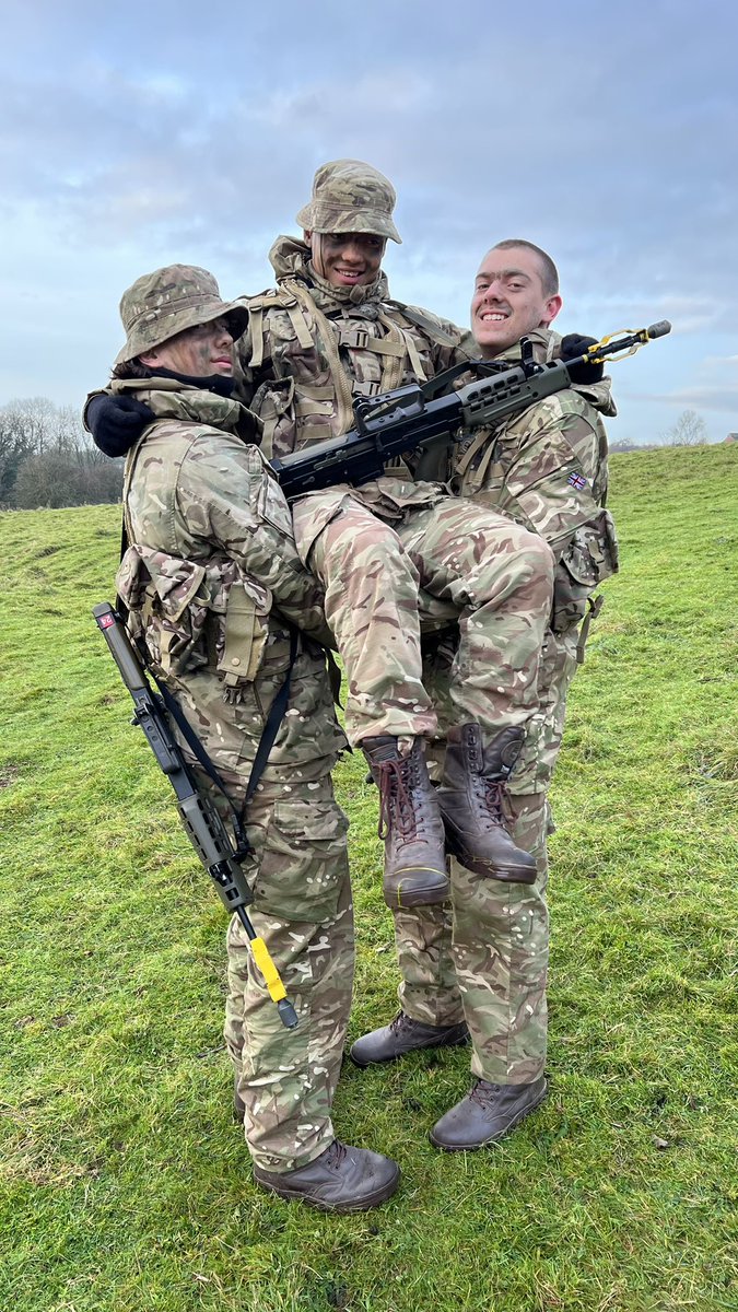 Lt Fletcher’s lesson in Casualty Extraction has our cadets mastering the art of ‘picking up’ new skills. Never underestimate the power of teamwork in a ‘tight squeeze’! #CadetTeamwork #HabsCCF @HabsMonmouth