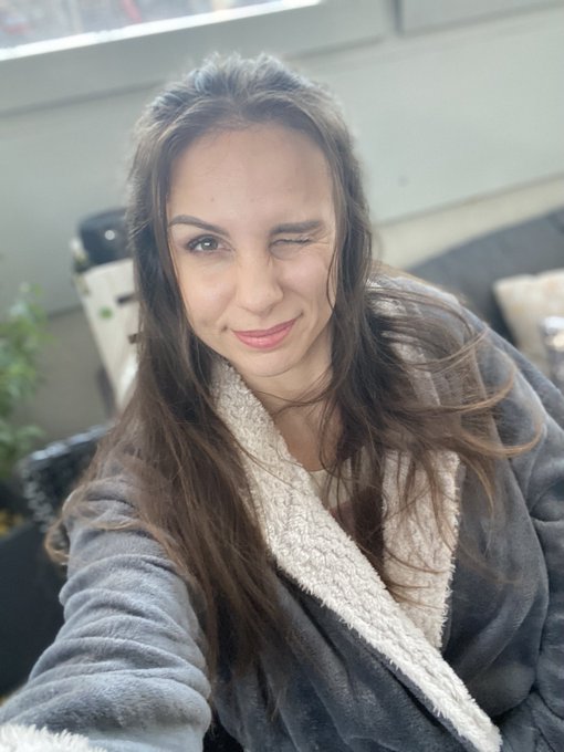 Willst du mein hei&szlig;es Weihnachtsvideo f&uuml;r dich beanspruchen? 😍🎄 Auf ➡️https://t.co/IHV4eHY5hR⬅️ verrate<a href="/tag/mvsales"class="tags"><span>#mvsales</span></a>