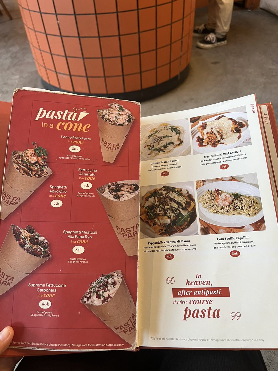 Lenny_diary's tweet photo. Buku Menu >>>> Scan Menu

Sederhana, tapi bikin pengunjung KZL.

Udah lapar, masih harus scan barcode. Buka HP, baca menu yang hurufnya kecil2, ga da deskripsi dan berujung balik manggilin waitress buat tanya.

Semua itu bisa dipersingkat dengan kasih liat menu dan tinggal pesan https://t.co/auMSLooDBE
