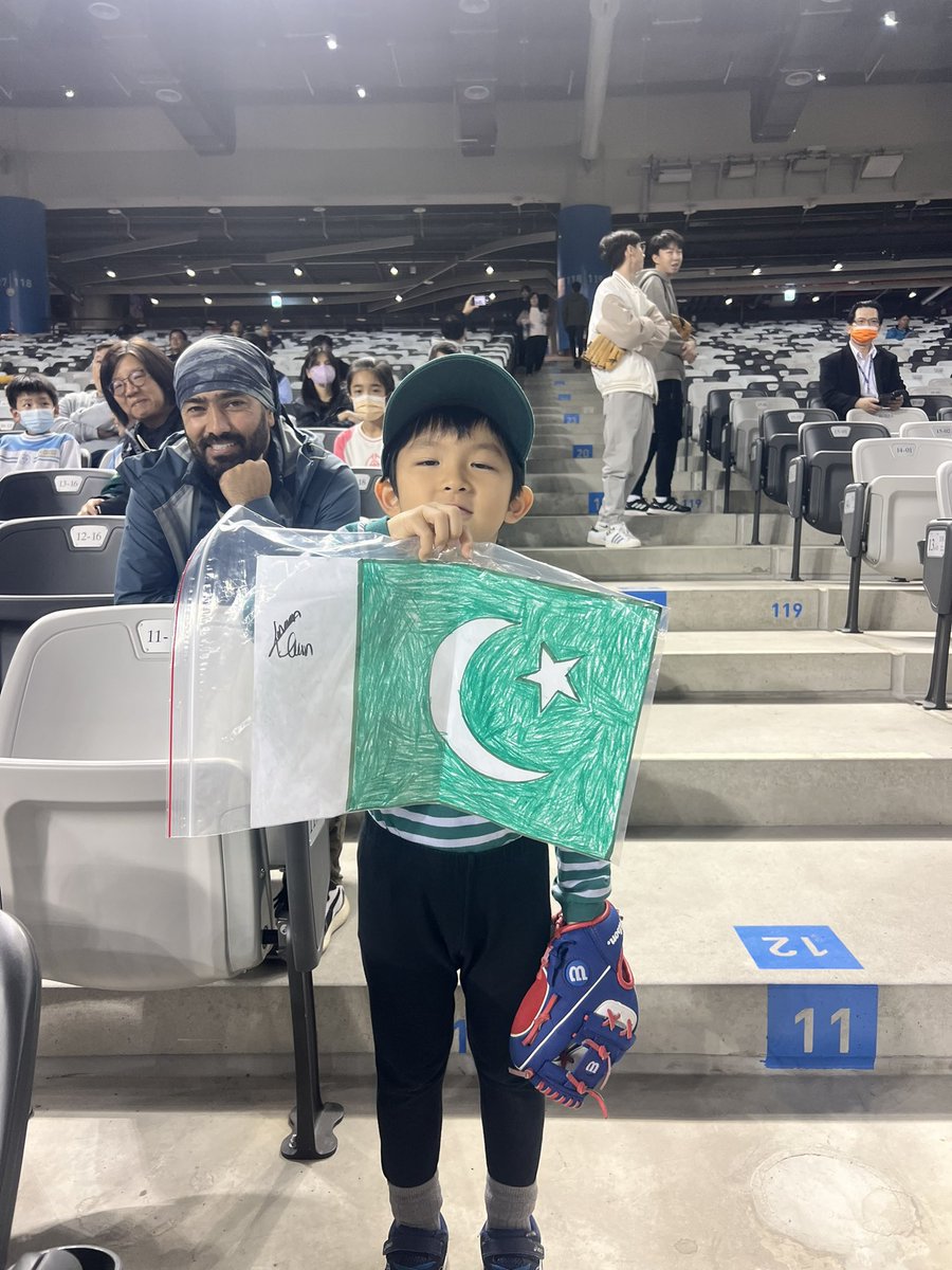 SFakharShah's tweet photo. 🌟Loving the energy under the stadium dome, and immense gratitude to Taiwan for the warm hospitality! ⚾️❤️Your incredible support is making this baseball match an unforgettable experience. Let's celebrate the universal love for the game! 🇵🇰🇹🇼🎉 #BaseballJoy #TaiwanHospitality 🥳 https://t.co/85eu7NynDK