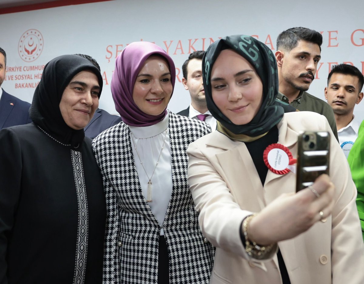 MahinurOzdemir's tweet photo. Bugün 491 şehit yakını, gazi ve gazi yakınının kamu kurum ve kuruluşlarına atamalarını gerçekleştirdik. 

Gerçekleştirdiğimiz atamayla birlikte kamuda istihdam edilen şehit yakını, gazi ve gazi yakını sayını 49 bin 310’a yükseltmiş olduk.

Ataması yapılan yeni mesai arkadaşlarımızı gönülden tebrik ediyor, devletimiz ve milletimiz için hayırlı olmasını diliyorum.