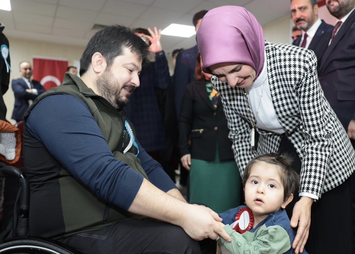 MahinurOzdemir's tweet photo. Bugün 491 şehit yakını, gazi ve gazi yakınının kamu kurum ve kuruluşlarına atamalarını gerçekleştirdik. 

Gerçekleştirdiğimiz atamayla birlikte kamuda istihdam edilen şehit yakını, gazi ve gazi yakını sayını 49 bin 310’a yükseltmiş olduk.

Ataması yapılan yeni mesai arkadaşlarımızı gönülden tebrik ediyor, devletimiz ve milletimiz için hayırlı olmasını diliyorum.