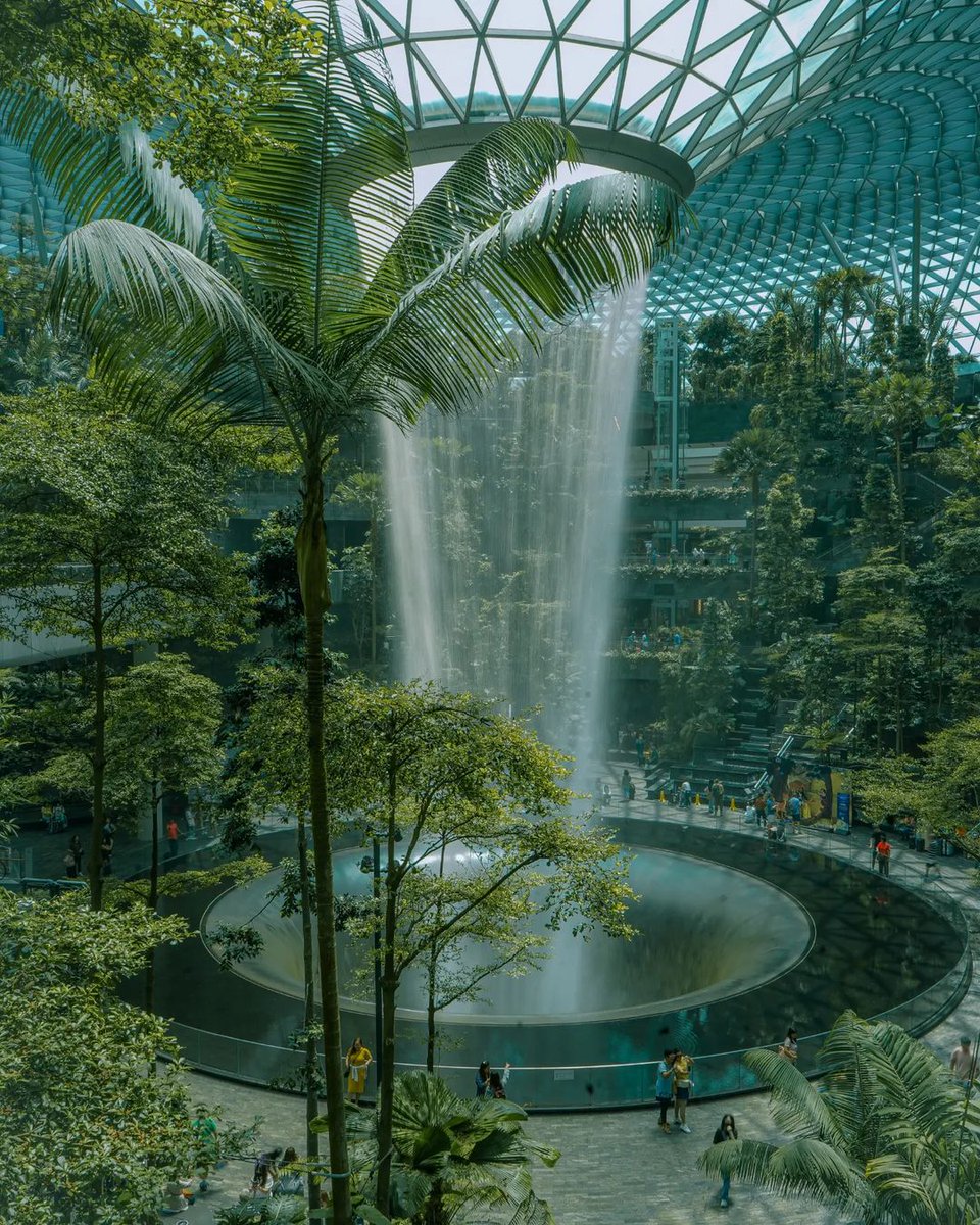 #DesignDestinations | Transporting ourselves to Jewel Changi Airport in Singapore to look at their amazing Rain Vortex💧 Known to be tallest indoor waterfall in the world, it is over 130ft tall and designed by Sadie Architects. The ceiling is made up of a circular dome of thick…