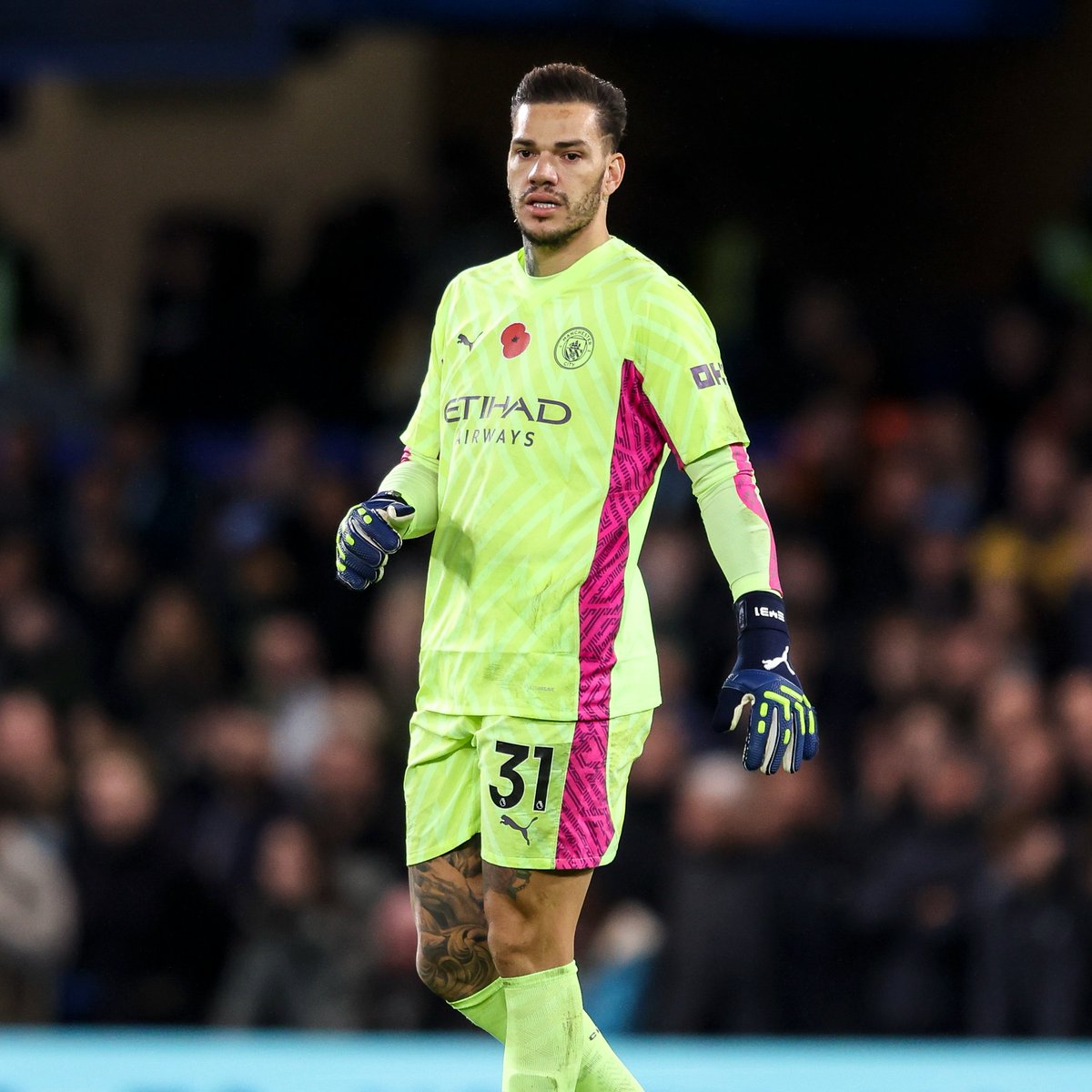 WhoScored's tweet photo. 😬 Worst save success rates in the Premier League this season (20+ shots faced):

1️⃣ David Raya - 55.5%
2️⃣ Ederson - 59.5% https://t.co/IFoSadLstu
