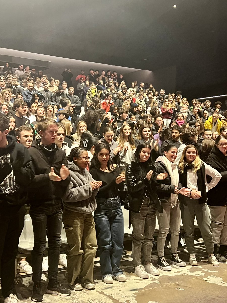 Aujourd’hui j’ai eu l’opportunité d’intervention auprès des collégiens et lycéens de Manosque, les échanges avec les jeunes ont été particulièrement enrichissants. Il est temps de mettre en marche votre moteur, vous en êtes tout à fait capable. Un grand merci aux élus de Manosque