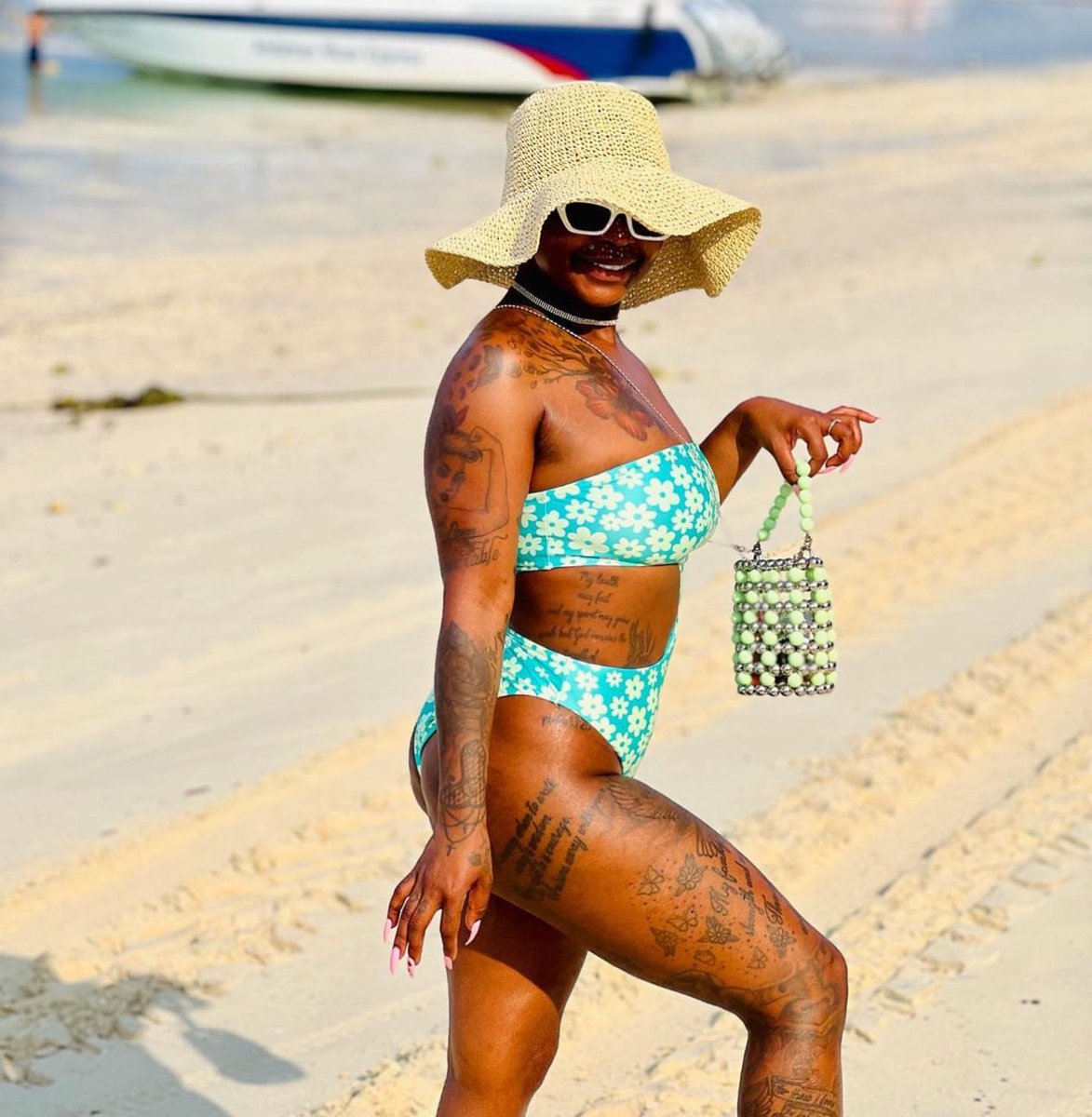 Man’s NOT Barry Roux tweet media