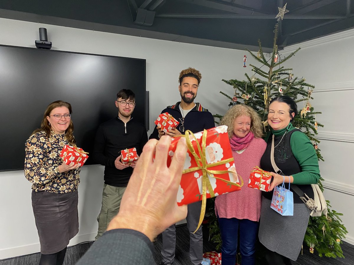 It's #StNicholasDay with @GBoddington, @aniatech and the @SOEPTech team. We’ve dropped a present into your podcatcher too if you subscribe to the #SomewhereOnEarth podcast. This week: lifesaving tech and Iceland’s favourite genealogy app. somewhereonearth.co