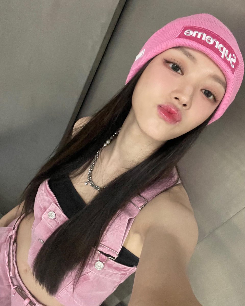 YooA tweet media
