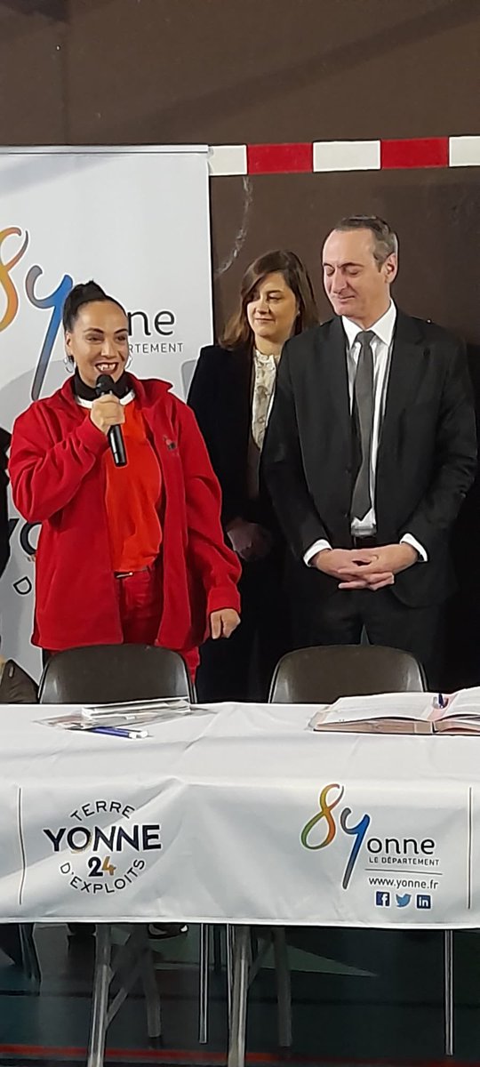 ✅ Forte affluence ce matin au forum #emploi  à #auxerre en présence de @michelswieton directeur régional de @poleemploi_bfc et de <a href="/soniapatouret/">sonia patouret</a> vice pdte  du <a href="/Departement89/">Département Yonne</a> pour la signature d’une convention de collaboration au service des usagers. Nul n’est inemployable!