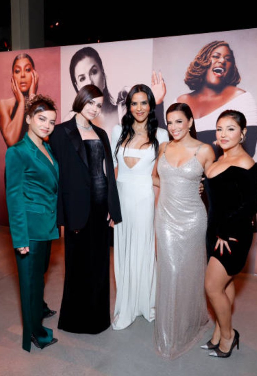 #ElleWIH #sofiacarson #evalongoria