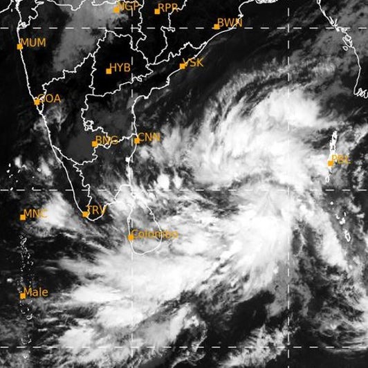 Educrat_IAS's tweet image. 2/n High-intensity storms like Michaung aren't typical due to unfavorable ocean conditions this time of year. 🌍🔍 #CycloneMichaung #UnusualWeather