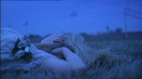 TheCinesthetic's tweet photo. The Virgin Suicides (1999) dir. Sofia Coppola https://t.co/iVdDkTDX82