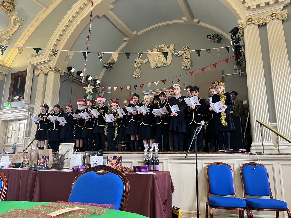 The Chamber Choir provided some extra festive cheer at the Mayor's Over 65s Christmas Party at the Town Hall yesterday. The guests all had a great time singing along to some traditional tunes and the children thoroughly enjoyed themselves too @henleymayor1