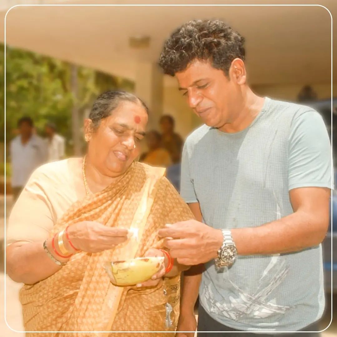 A Legend Behind The Legend's

ಕನ್ನಡ ಚಿತ್ರರಂಗದ ಅನ್ನಪೂರ್ಣೇಶ್ವರಿ ತಾಯಿ 🙏

Happy Birthday Amma✨

#DrShivarajkumar #DrRajkumar #ParwathammaRajkumar #TheRajkumars 
@PuneethRajkumar
@NimmaShivanna ❤❤❤