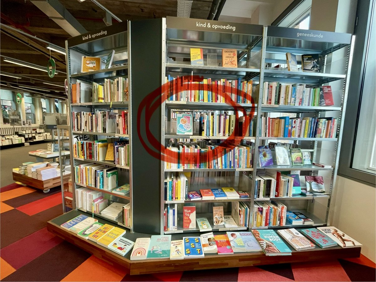 Dag Sinterklaasje, hallo Kerstman 🎅🏻 #kairosindeklas staat gewoon bij @donnerboeken en voor alle niet-Rotterdammers is ‘ie verkrijgbaar bij of via elke boekhandel in Nederland. Sla je slag en breng meer Kairos in de klas!