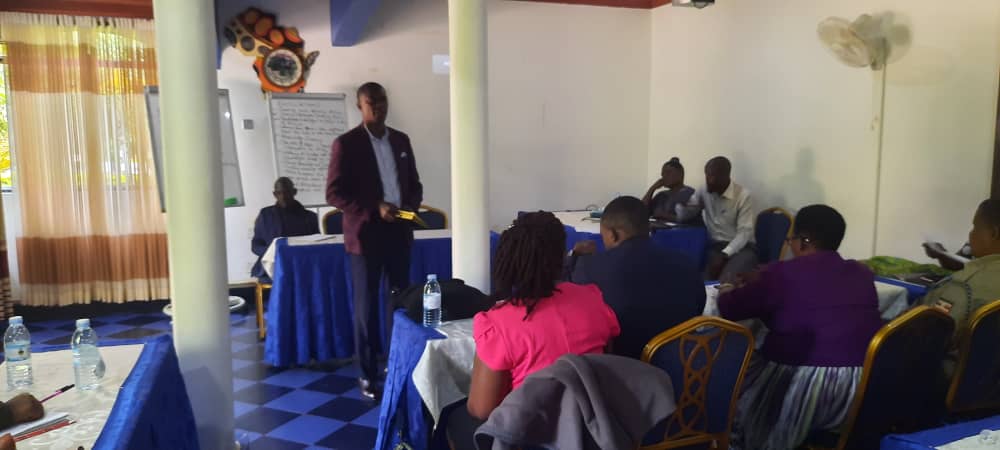 Kadingofficial's tweet photo. Happing Now: The Deputy Resident District Commisioner responding to some of the issues raised during the KAROTI meeting organized by KADINGO under the Power to Youth Program
#RHU #Powertoyouth #EYASI #UHAF https://t.co/sbn8hsLvfe