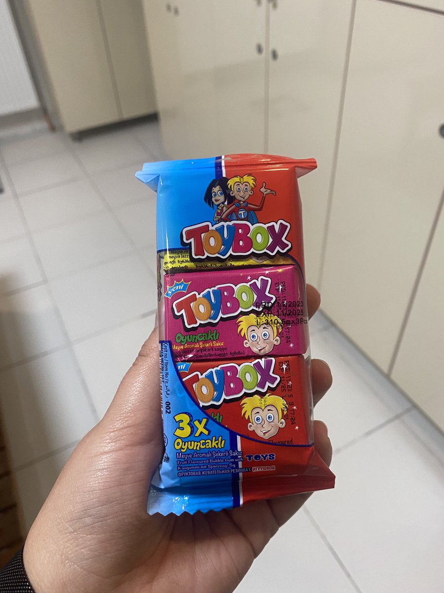İrem oynarız diye toybox almış. 
25 yaşında olmamız dışında bir sorun yok.