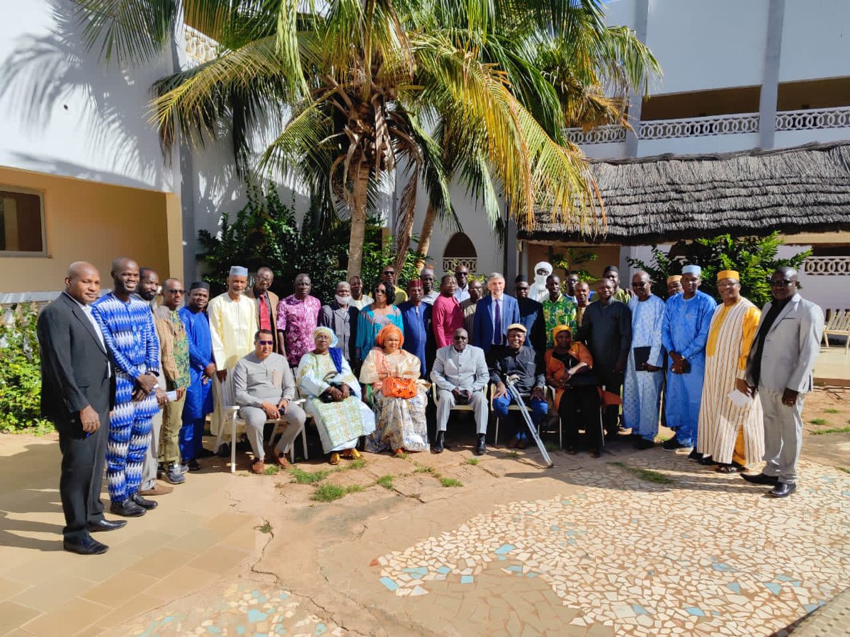 OITAbidjan's tweet image. En plein cœur de #Ségou, un atelier historique réunit les forces vives pour façonner le futur du #CodeElectoral et tracer la feuille de route des #élections #professionnelles. 

Inspirant de voir @Fred_Lapeyre guider ce dialogue crucial, renforçant ainsi le tissu social au #Mali.
