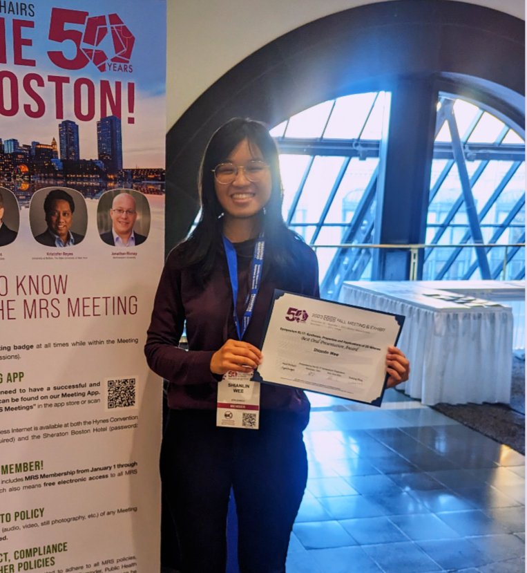Very proud of my PhD student Shianlin Wee who received the Best Oral Presentation award 🏆 from Materials Research Society #MRS for her excellent talk delving into transition metal intercalation in #MXenes! Congratulations, Shianlin!👏👏