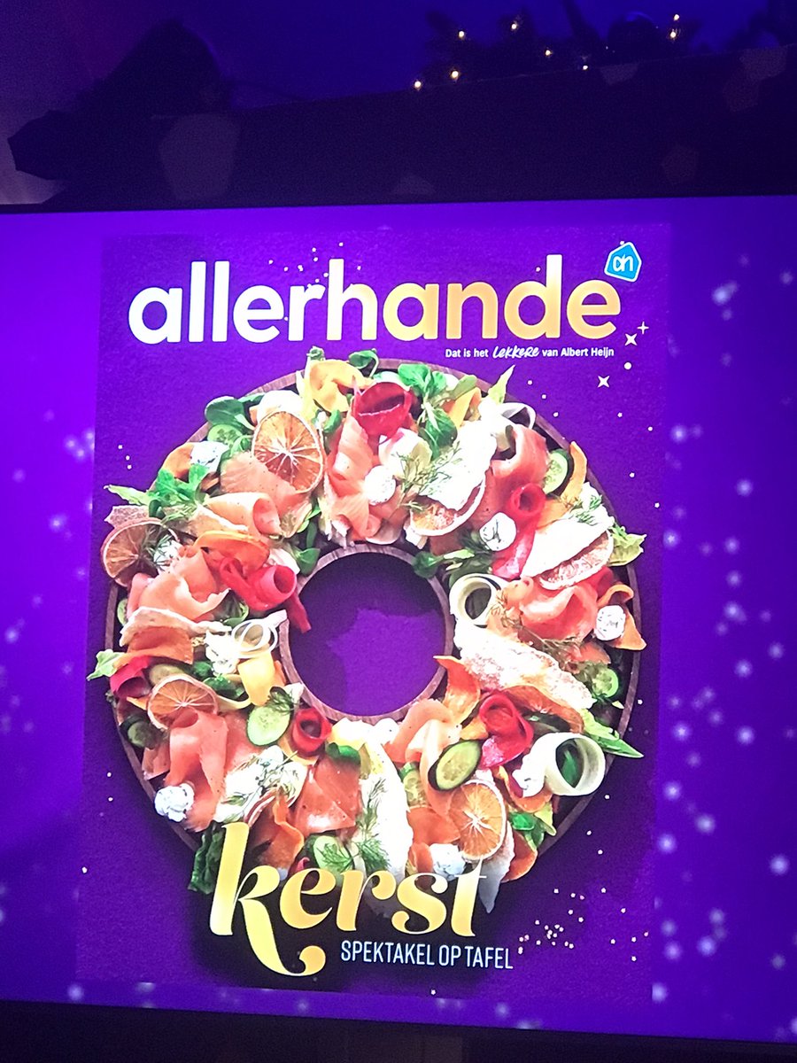 . (@mtribune) on Twitter photo Albert Heijn breekt met traditie ‘toetje op cover’ en zet zalmgerecht op Kerst Allerhande 2023. Ook krijgt deze editie een vega-katern. Behalve eten is er dit jaar extra aandacht voor met wie je samen bent. <a href="/albertheijn/">Albert Heijn</a> Albert Heijn breekt met traditie ‘toetje op cover’ en zet zalmgerecht op Kerst Allerhande 2023. Ook krijgt deze editie een vega-katern. Behalve eten is er dit jaar extra aandacht voor met wie je samen bent. <a href="/albertheijn/">Albert Heijn</a>
