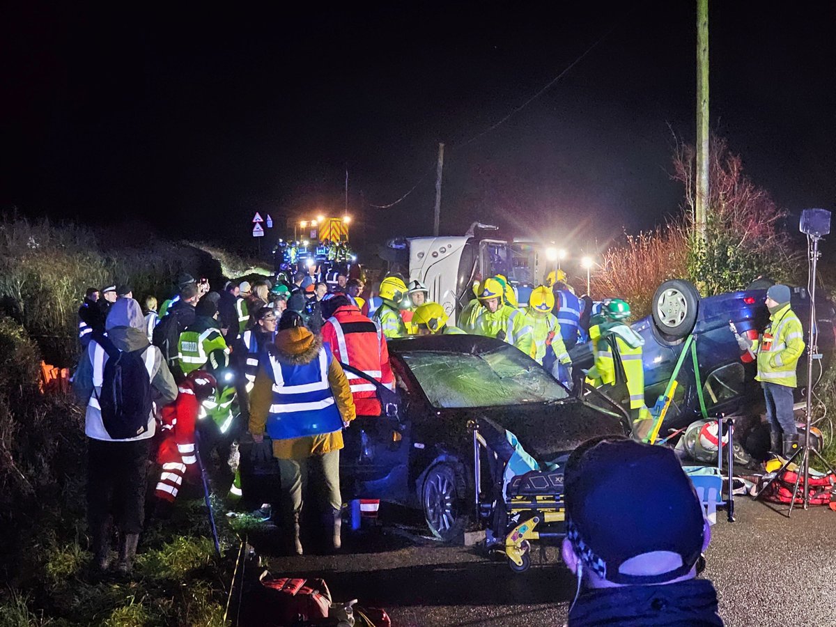 The @OFFICIALIOWAS put their plans to the test yesterday evening leading a realistic, large-scale multi-agency training exercise at Betty Haunt Lane in Newport 🧵