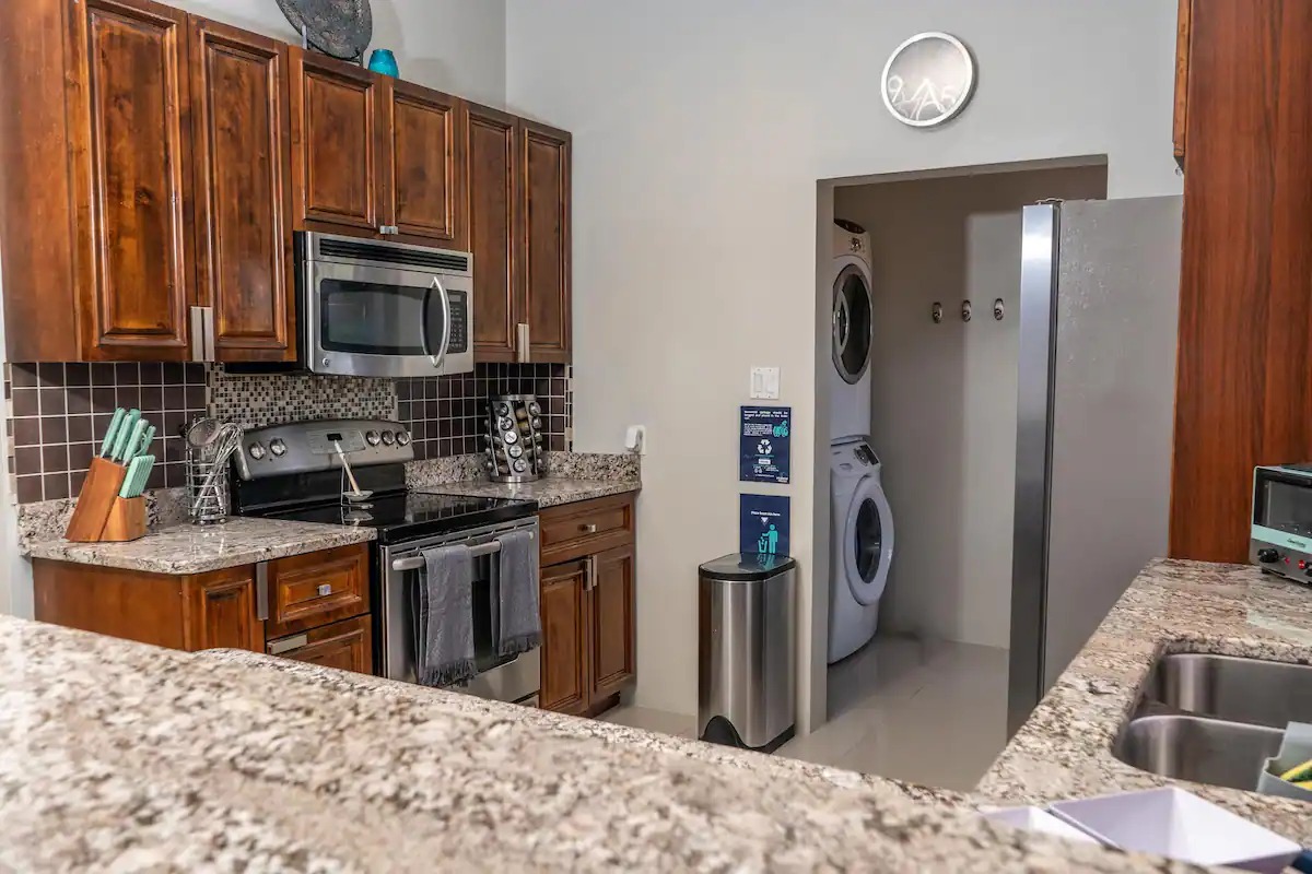 Midland_House's tweet photo. Discover comfort at Midland House, a spacious Grand Cayman Vacation Home. Enjoy family-friendly living with a bunk bedroom, tropical landscape, and an extended wooden deck. Ample parking adds convenience. #CaymanRetreat #FamilyGetaway #VacationEase https://t.co/umhqFnvypH https://t.co/qHi6JT0WMq