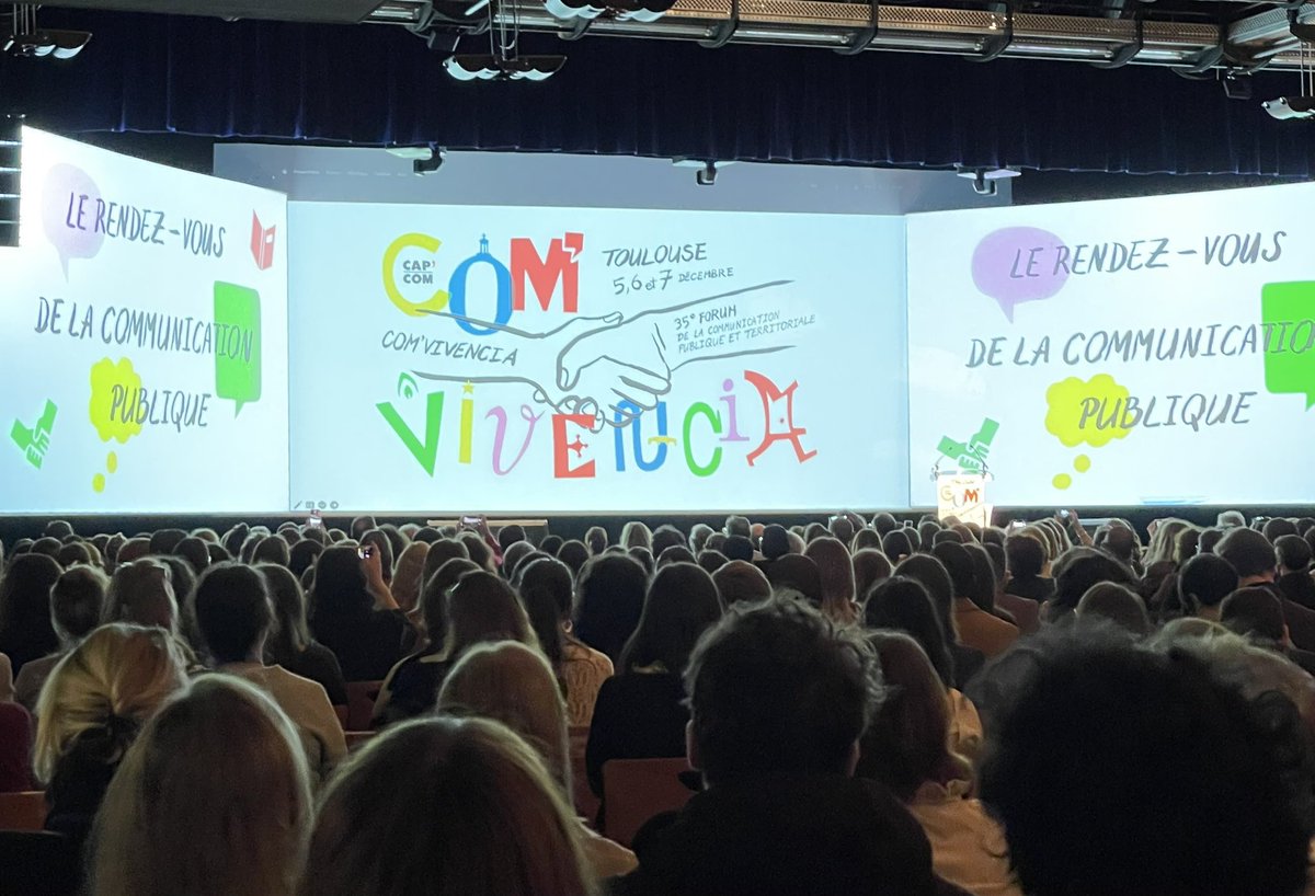 Le forum @cap_com bat son plein. Nous sommes ravis, comme chaque année, d’y participer ! On y parle enjeux de la communication publique, dialogue avec les publics… De quoi nourrir nos réflexions collectives ! 📸 @CaroGrand 😊