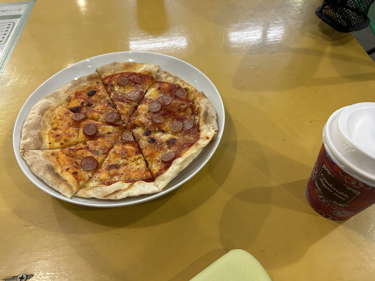 4_CYLINDER_250's tweet photo. 土曜の夜だったかな?
086BASEの新メニュー
ピザ食ってきた🍕
3種類あった!
生地が厚いの嫌いやけ
薄生地で良かった☺️✨️
#086BASE https://t.co/ax4Wf2QABy
