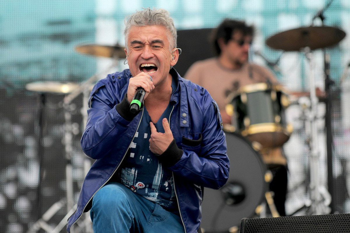 hitosdelrock's tweet photo. 06-12-1964: Nace Jorge González (San Miguel, Santiago, Chile), bajista, cantante y compositor, reconocido por haber sido el líder del grupo chileno Los Prisioneros, considerada una de las agrupaciones musicales más populares e influyentes del rock latino, surgida en los 80's https://t.co/Ct3tMJJs2I
