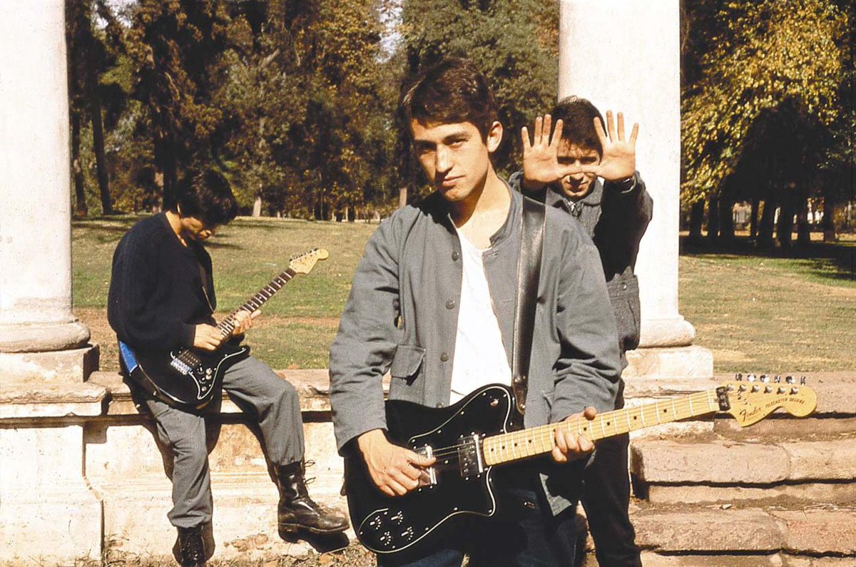 hitosdelrock's tweet photo. 06-12-1964: Nace Jorge González (San Miguel, Santiago, Chile), bajista, cantante y compositor, reconocido por haber sido el líder del grupo chileno Los Prisioneros, considerada una de las agrupaciones musicales más populares e influyentes del rock latino, surgida en los 80's https://t.co/Ct3tMJJs2I