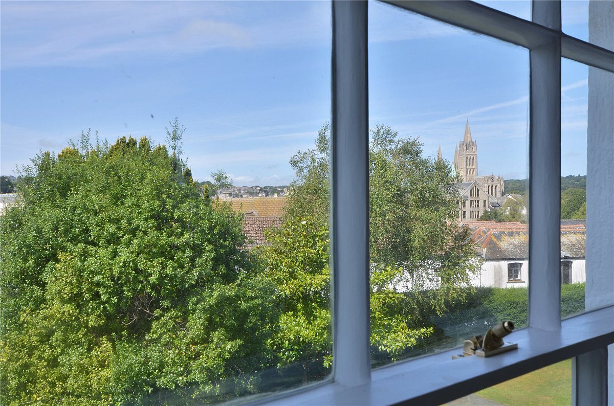 With spacious accommodation and high ceilings, 2 The Parade #Truro could house the biggest #Christmastree! 

Could this #GradeIIlisted #property be your next home? On the market with a guide price of £699,995

jackson-stops.co.uk/properties/178…

#cornwall #truroproperty #truropropertysearch