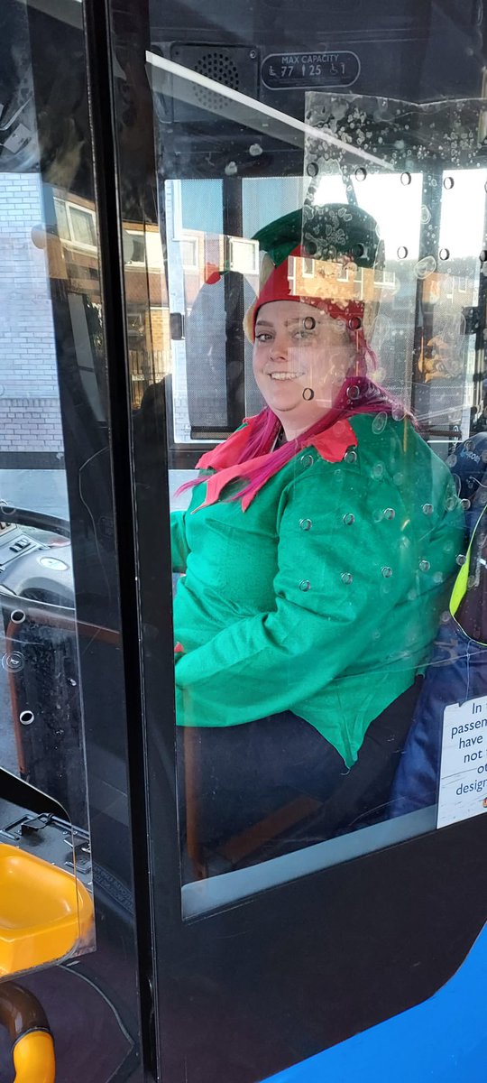 Look who was driving my bus this morning 🤣. Such a great moment when the bus door opened. Nice one Manchester. @TFGMBeeNetwork can we have fancy dress all year round?