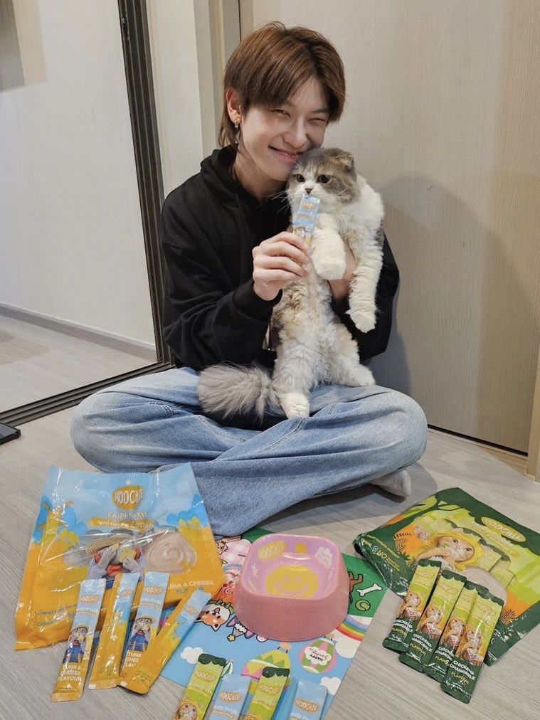 nnamkhing_gg's tweet photo. ยัยทุเรียนจะมีอาหารแมวดีๆกินแล้ววว🌟
#Moochie #CompleteBalance #SuperFood #เป็นมากกว่าให้มากกว่า
꒰ #ออฟโรด #offroadKTP ✿ ꒱ https://t.co/QU7EVcreL7